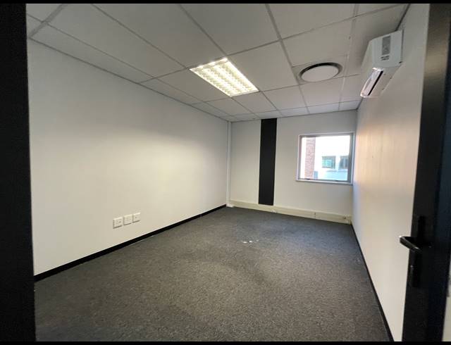 669M² OFFICE TO LET IN BRYANSTON